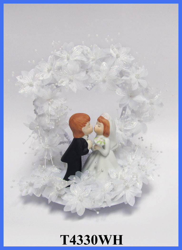 Kissing Sweetheart Ornament-White